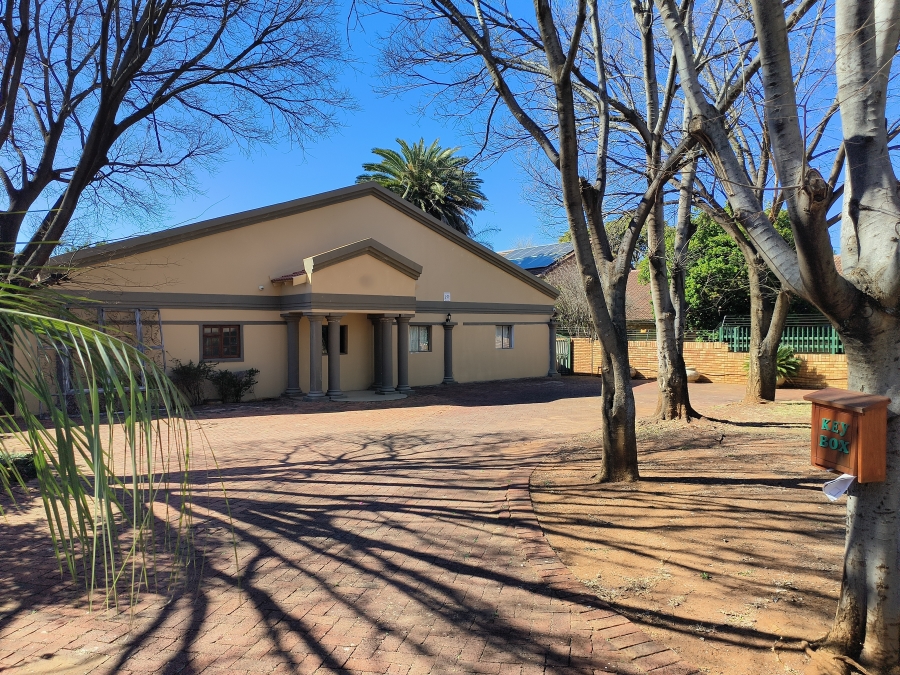 23 Bedroom Property for Sale in Kannoniers Park North West